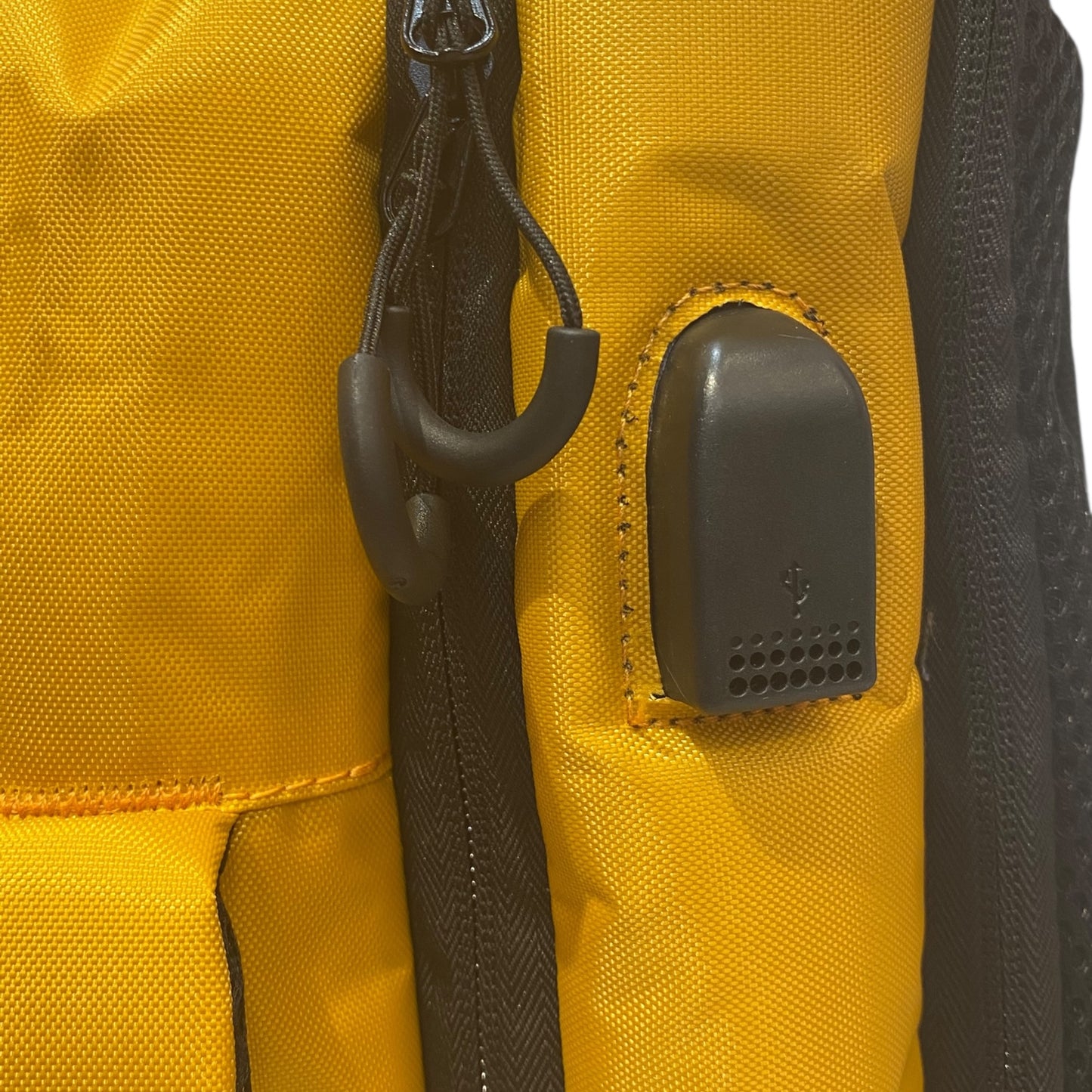 Zaino borsongino Underseat materiale Waterproof RAVIZZONI 40x20x25 20Lt.