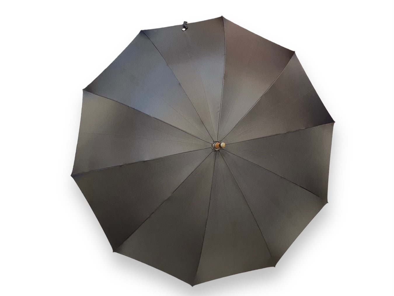 Handgefertigter Regenschirm, schwarzer Besenholzgriff, 10 Streben. Domizio-Regenschirme seit 1989, hergestellt in Italien