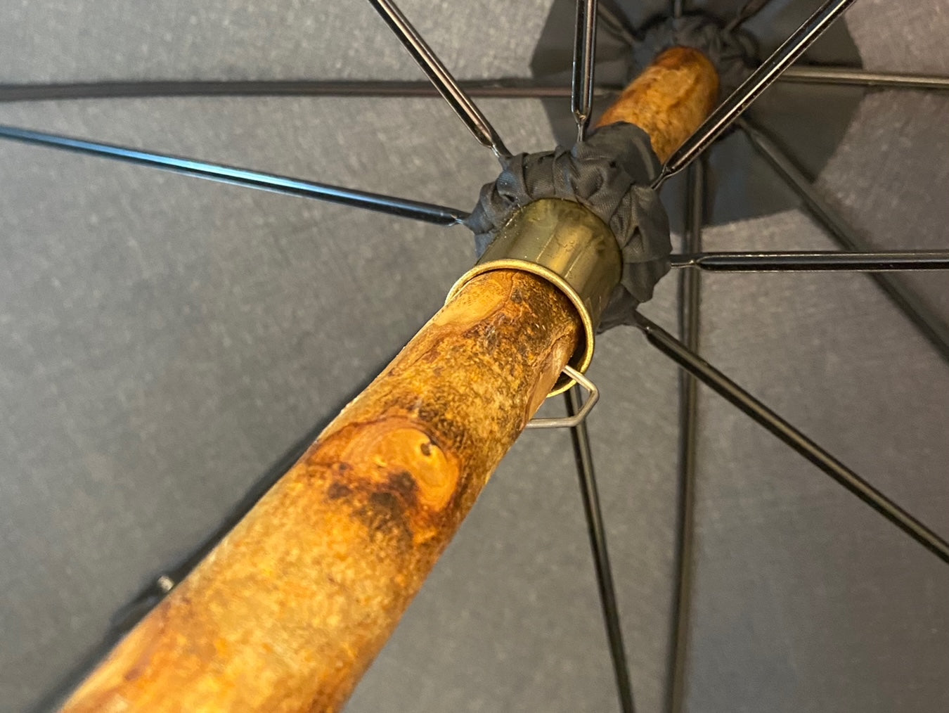 Ganzrohrschirm aus Hartriegel, Hornspitze – handgefertigte Domizio-Schirme seit 1989