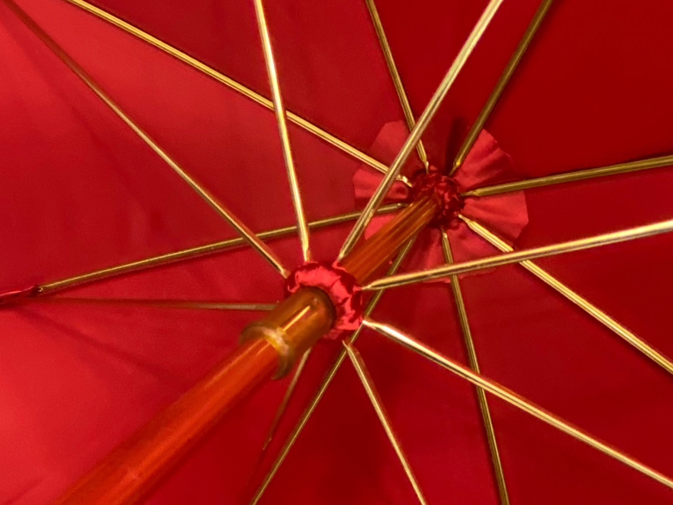 Ombrello Donna "stile 800" Colore Rosso lucido manico in canna di Malacca lavorazione artigianale Ombrelli Domizio dal 1989 Made in Italy