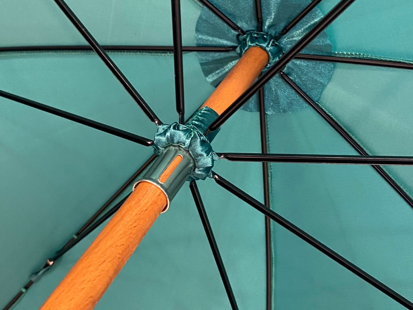 Ombrello classico Verde lucido manico in Canna di Malacca. Lavorazione artigianale Ombrelli Domizio dal 1989 Made in Italy