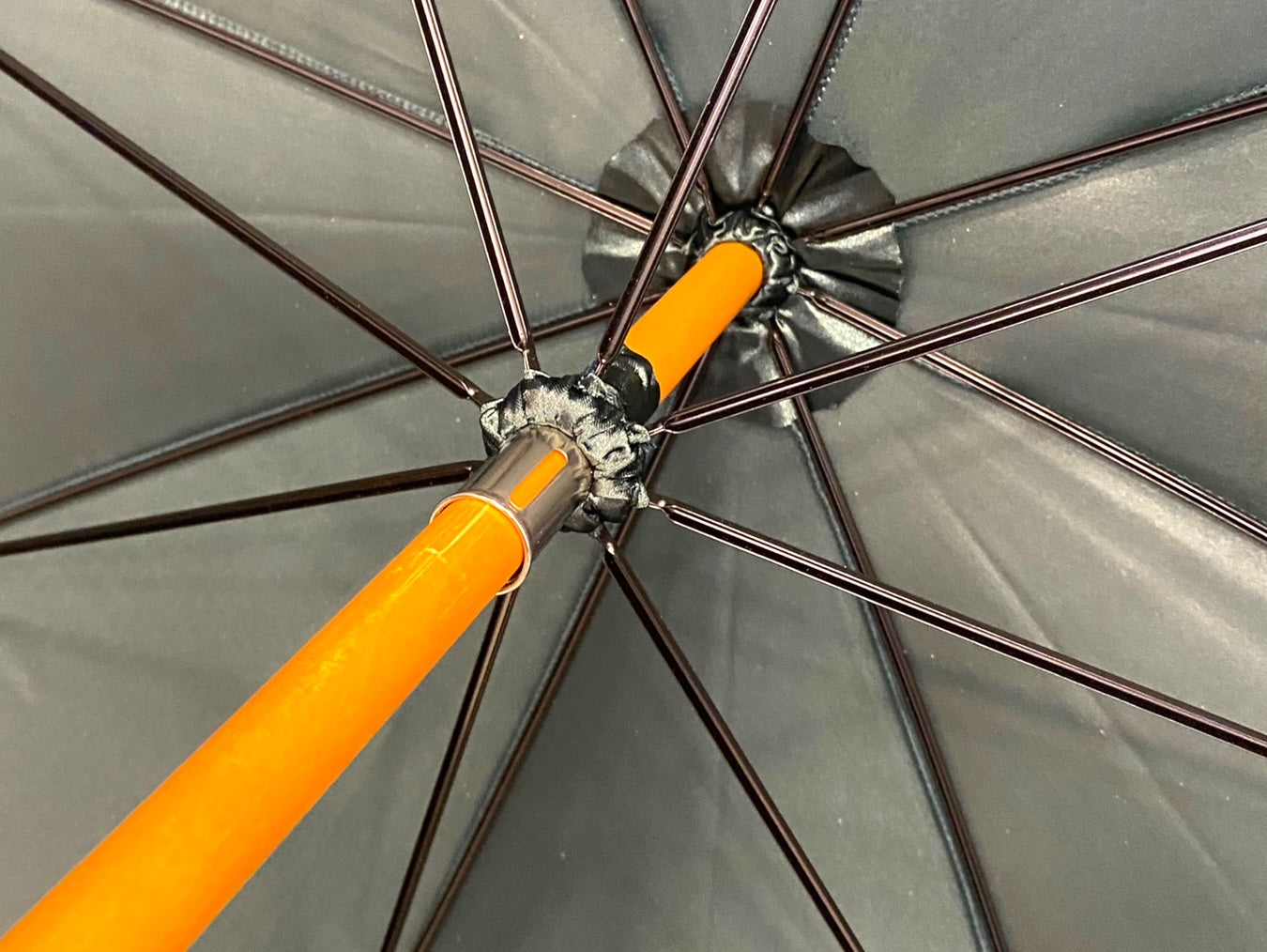 Ombrello classico Verde scuro lucido manico in Canna di Malacca. Lavorazione artigianale Ombrelli Domizio dal 1989 Made in Italy