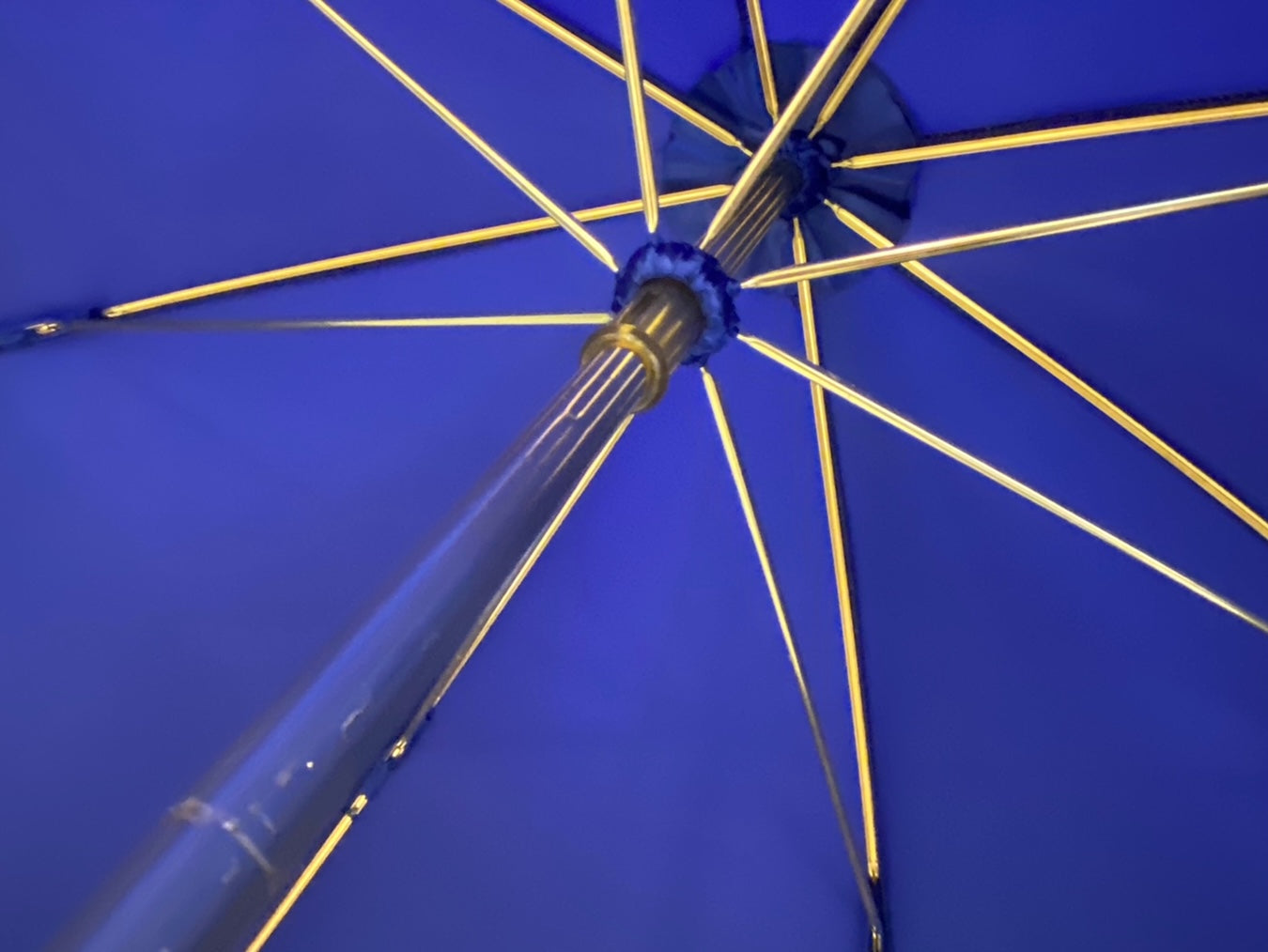 Ombrello Donna "stile 800" Colore blu lucido manico in canna di Malacca lavorazione artigianale Ombrelli Domizio dal 1989 Made in Italy