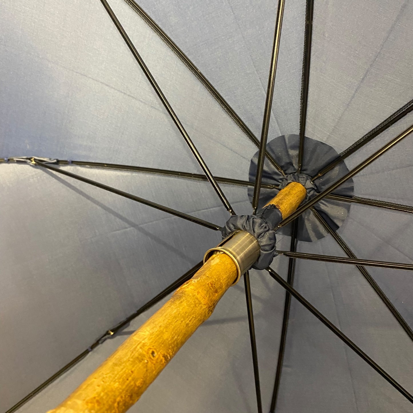 Ombrello classico uomo Bastone intero in legno di Frassino puntale in corno colore blu scuro