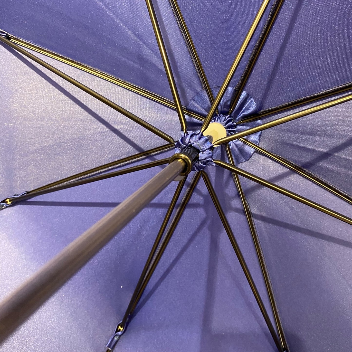 Ombrello classico stile 800 manico in Canna di Malacca lunga tessuto lucido lavorazione artigianale Ombrelli Domizio dal 1989 Made in Italy