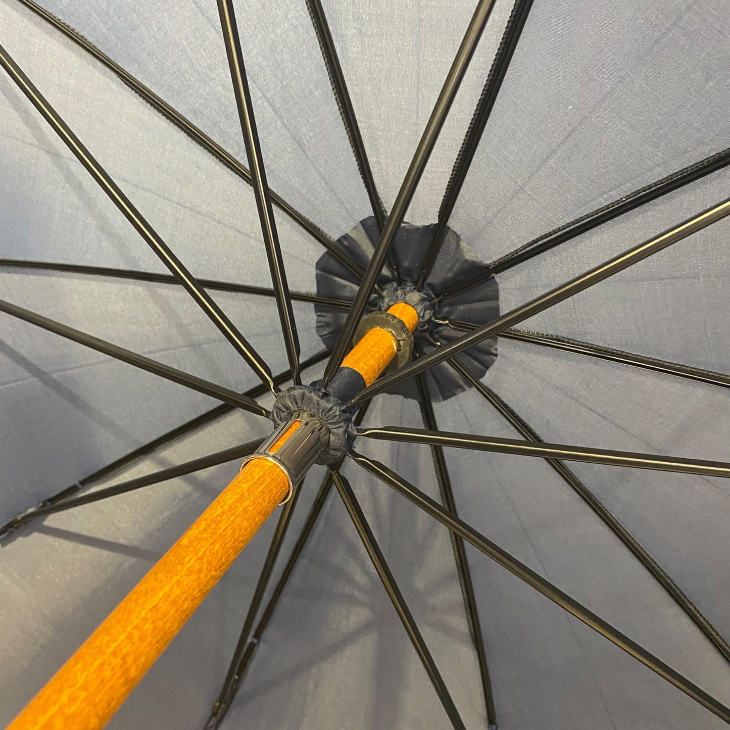 Ombrello con manopola in legno di Congo,  Lavorazione artigianale Ombrelli Domizio dal 1989