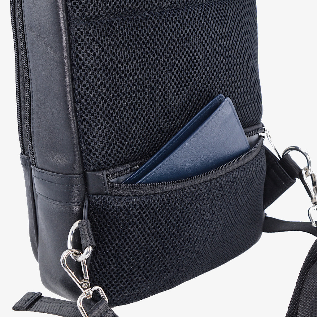 Thunder Am 462 leather shoulder bag and backpack