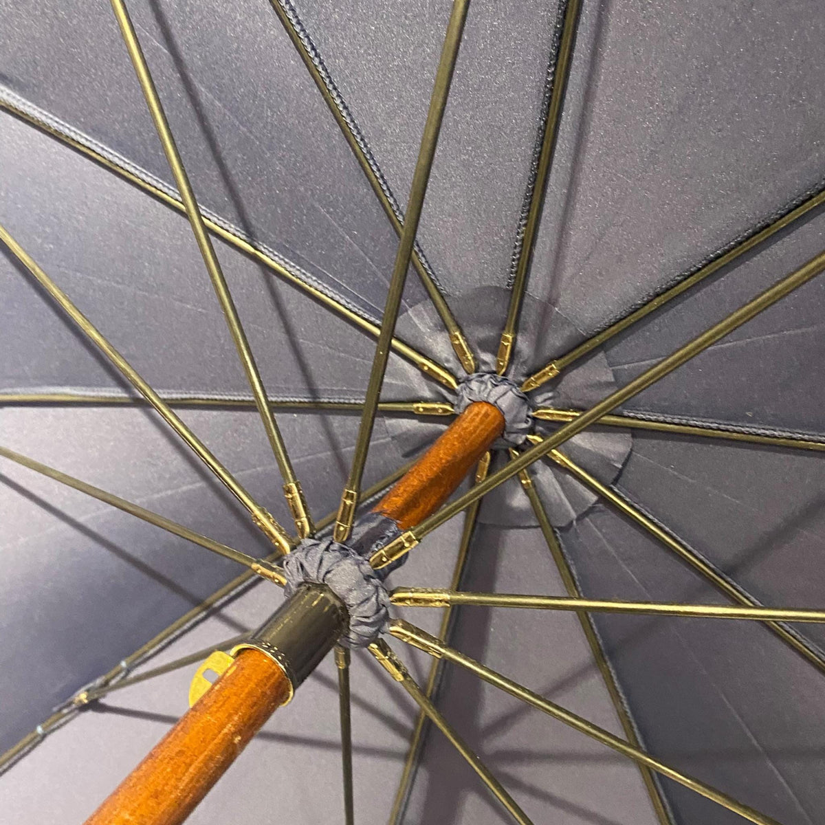 Ombrello uomo Classico manico in legno di Ginestra 10 stecche fibra di carbonio - Pelletteria Domizio
