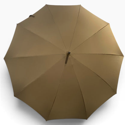 Klassischer Herren-Regenschirm mit tigergestreiftem Griff aus Hickoryholz, 10 Streben, sandfarben, handgefertigt von Domizio Umbrellas, hergestellt in Italien.