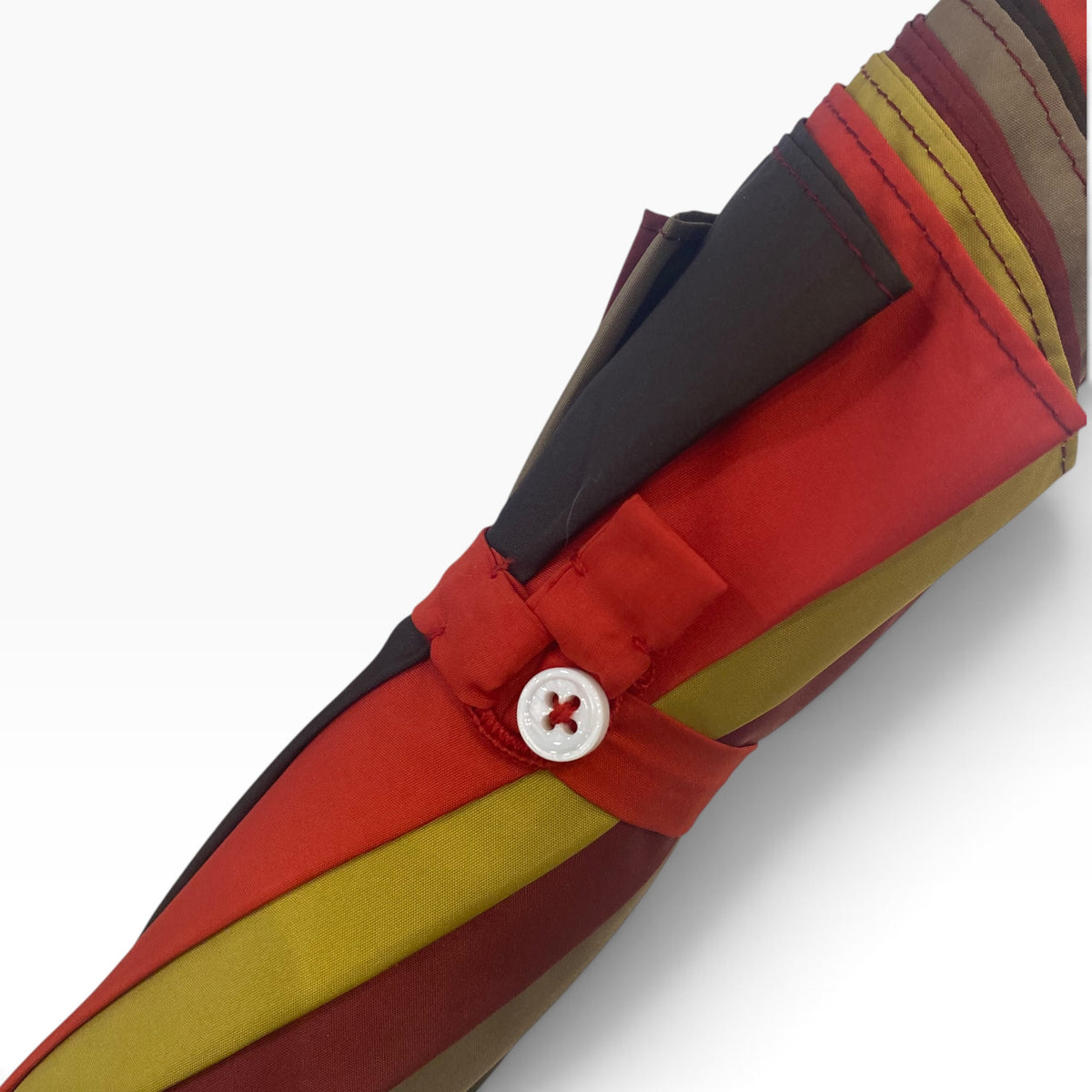 Klassischer Herren-Regenschirm mit tigergestreiftem Griff aus Hickoryholz, 10 Streben, sandfarben, handgefertigt von Domizio Umbrellas, hergestellt in Italien.