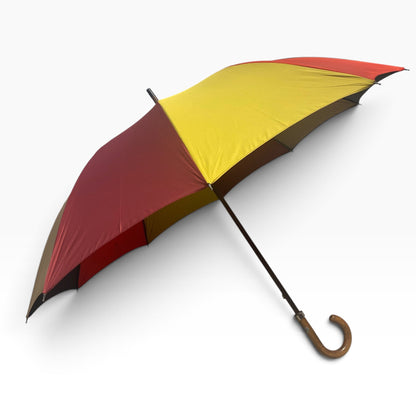 Klassischer Herren-Regenschirm mit tigergestreiftem Griff aus Hickoryholz, 10 Streben, sandfarben, handgefertigt von Domizio Umbrellas, hergestellt in Italien.