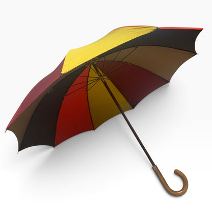 Klassischer Herren-Regenschirm mit tigergestreiftem Griff aus Hickoryholz, 10 Streben, sandfarben, handgefertigt von Domizio Umbrellas, hergestellt in Italien.