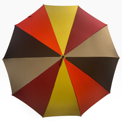 Klassischer Herren-Regenschirm mit tigergestreiftem Griff aus Hickoryholz, 10 Streben, sandfarben, handgefertigt von Domizio Umbrellas, hergestellt in Italien.