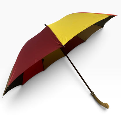 Klassischer Herren-Regenschirm mit tigergestreiftem Griff aus Hickoryholz, 10 Streben, sandfarben, handgefertigt von Domizio Umbrellas, hergestellt in Italien.