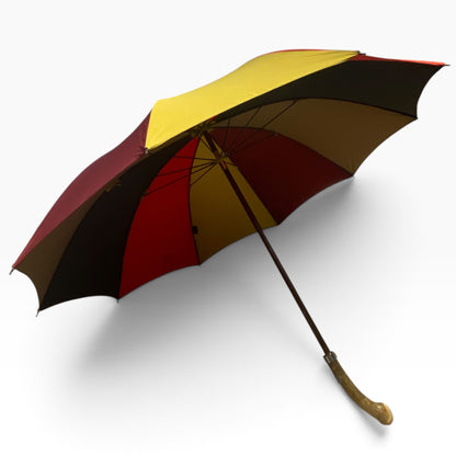Klassischer Herren-Regenschirm mit tigergestreiftem Griff aus Hickoryholz, 10 Streben, sandfarben, handgefertigt von Domizio Umbrellas, hergestellt in Italien.