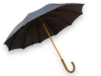 Artisan umbrella, hazelnut wood handle 10 ribs - black colour. Domizio umbrellas since 1989 Made in Italy