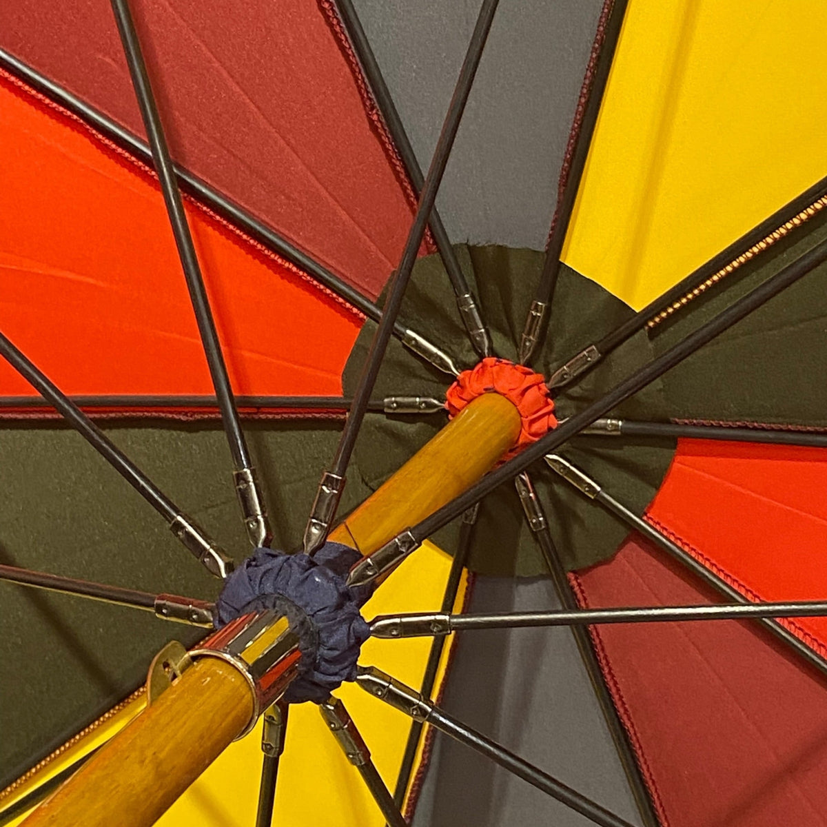 Ombrello il Gigante della Pioggia manico in Castagno 10 stecche fibra di carbonio - Pelletteria Domizio