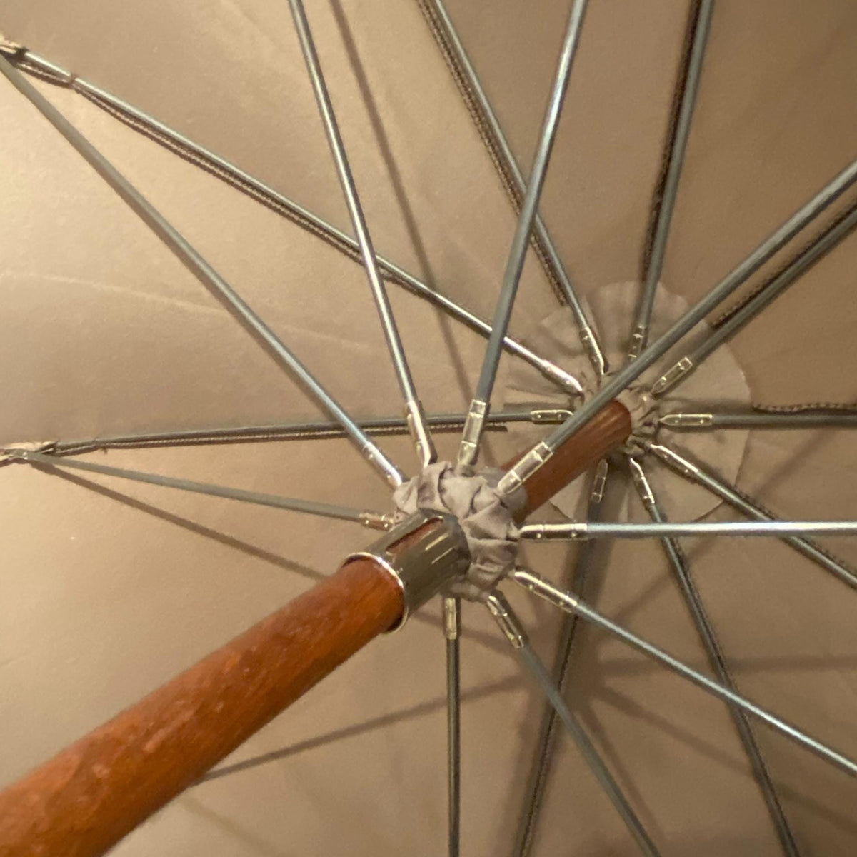 Ombrello uomo Classico manico in legno di Ulivo 10 stecche fibra di carbonio - Pelletteria Domizio