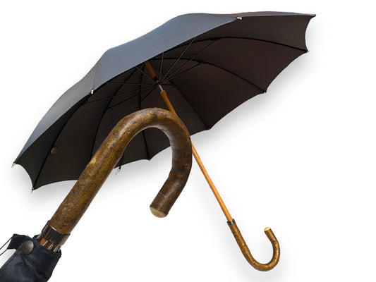 Handgefertigter Regenschirm, Griff aus Haselnussholz, 10 Rippen – schwarze Farbe. Domizio-Regenschirme seit 1989, hergestellt in Italien